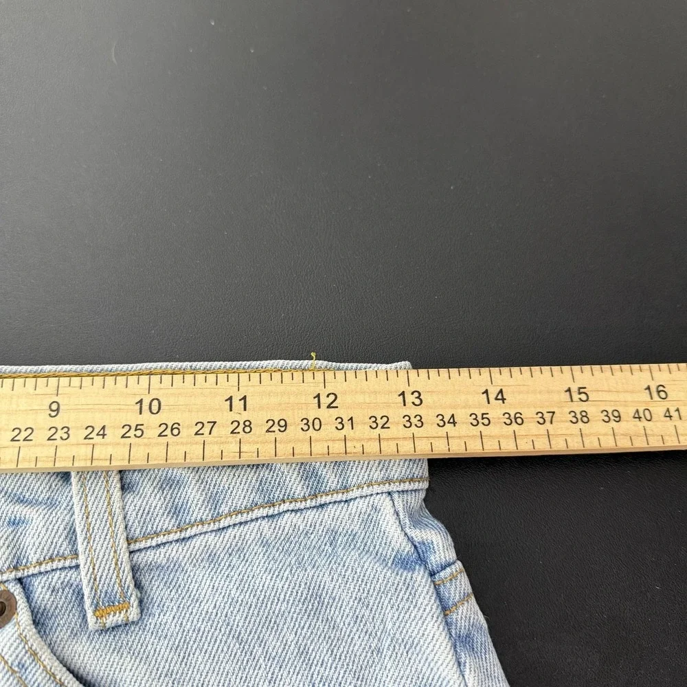 Vintage Levis 550 Student Jeans Mens 28x30 Light Wash Blue Relaxed Fit Tapered